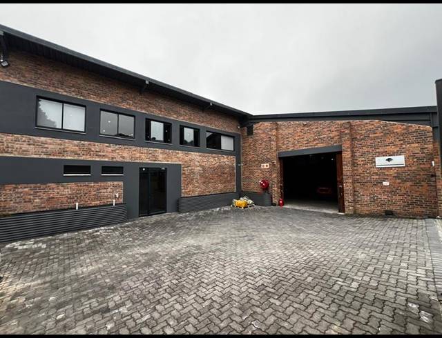 WAREHOUSE FOR SALE IN HILTON CENTRAL